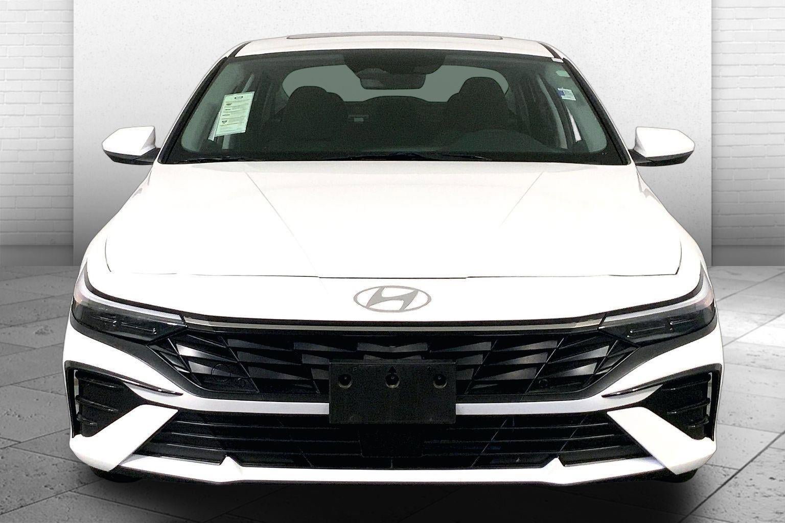 Used 2025 Hyundai Elantra SEL FWD image 2