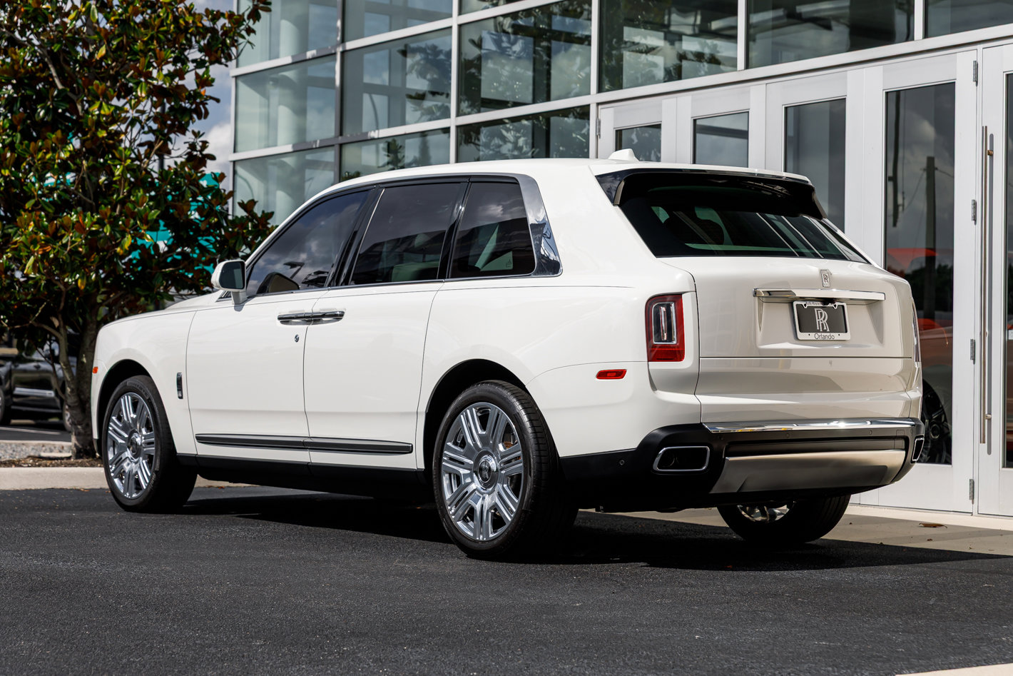 Used 2023 Rolls-Royce Cullinan AWD/4WD image 10