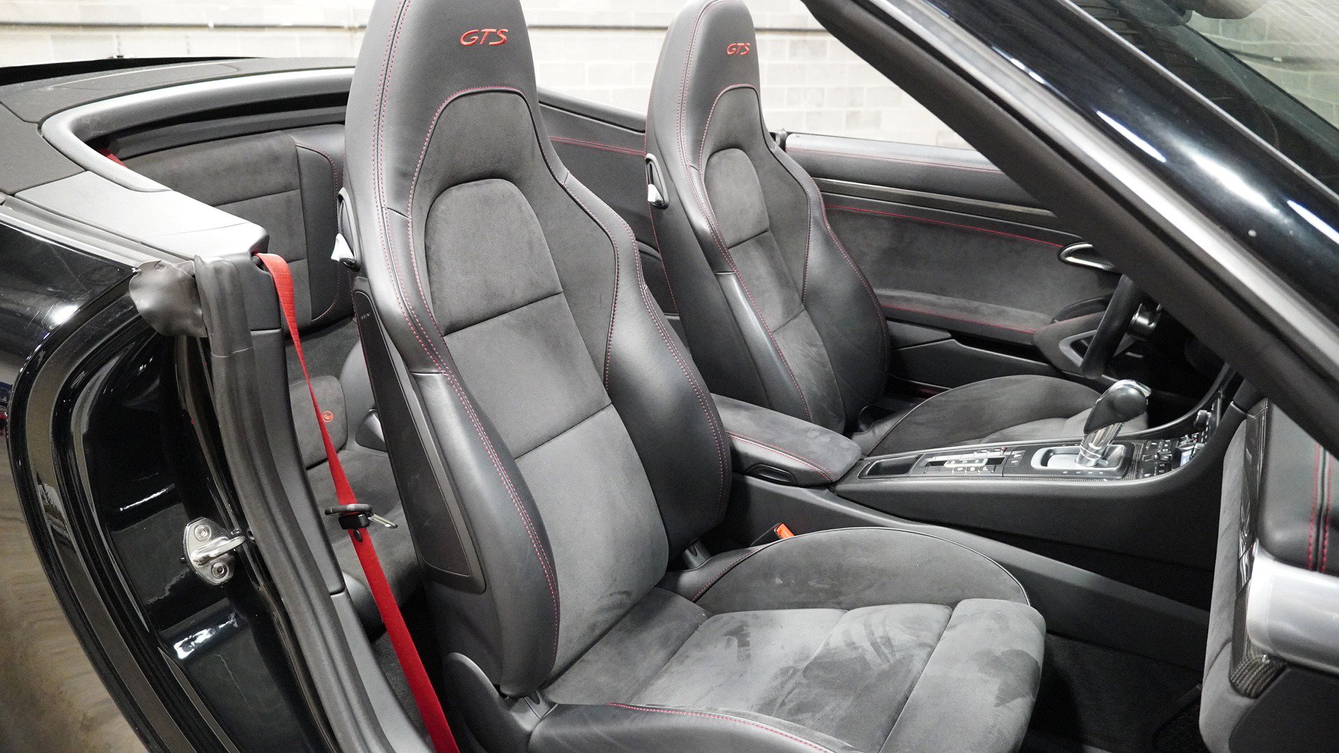 Used 2019 Porsche 911 Carrera 4 GTS image 38