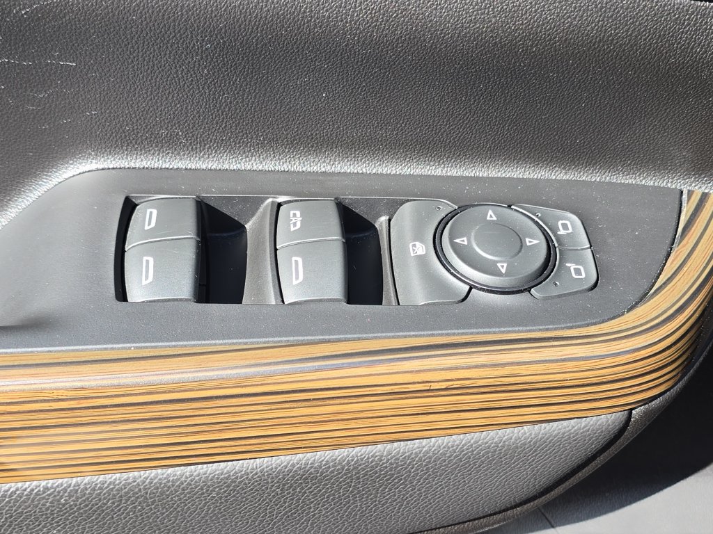 Certified 2023 GMC Acadia SLE w/ Driver Convenience Package FWD image 30