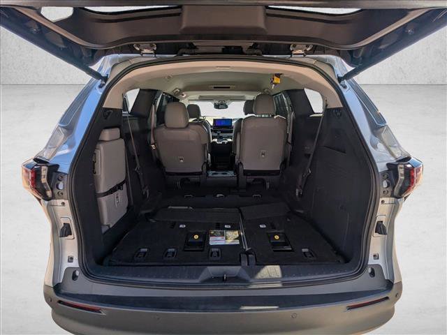 Used 2025 Toyota Sienna XLE image 6