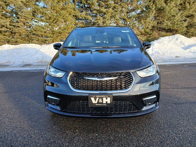 New 2026 Chrysler Pacifica Select image 2