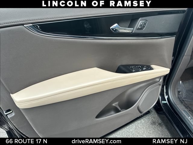 Used 2022 Lincoln Nautilus Reserve AWD/4WD image 13