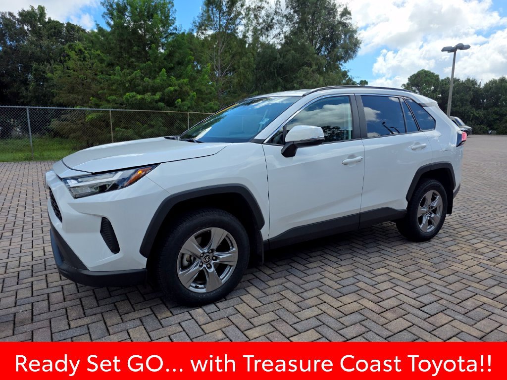 Used 2025 Toyota RAV4 XLE AWD/4WD image 4