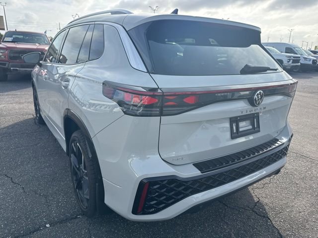 Used 2025 Volkswagen Tiguan SEL R-Line image 6