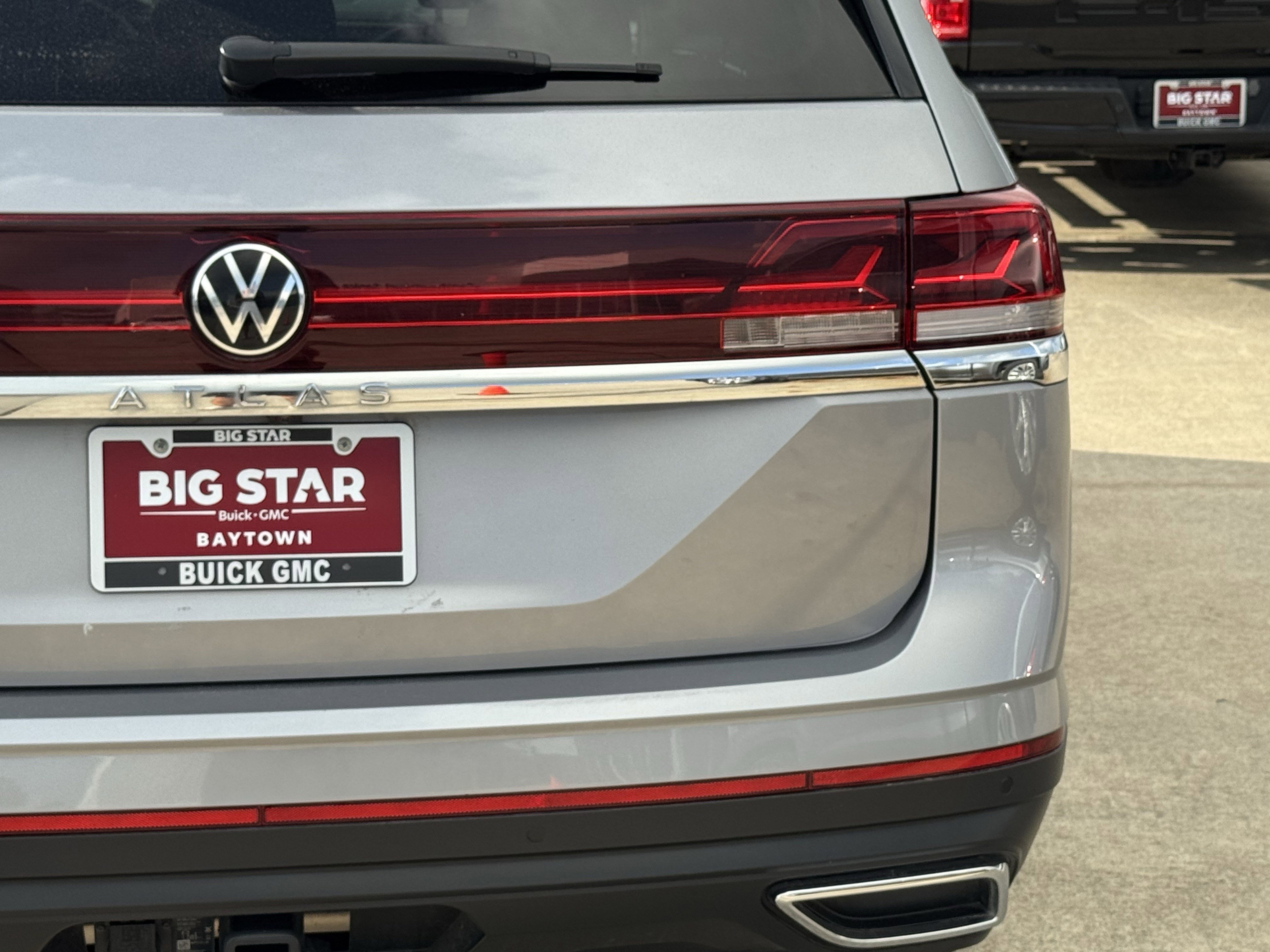 Used 2025 Volkswagen Atlas SE FWD image 10