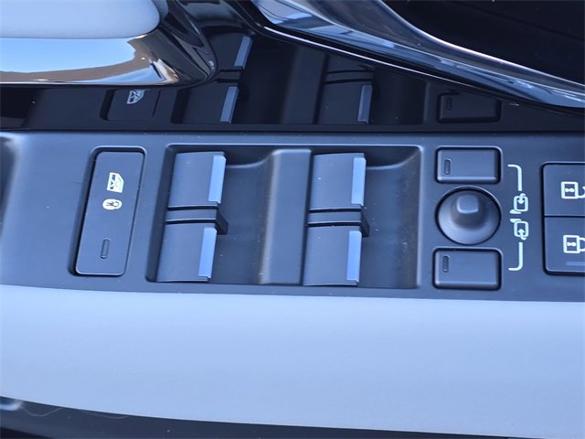 Used 2025 Land Rover Range Rover Evoque S image 28