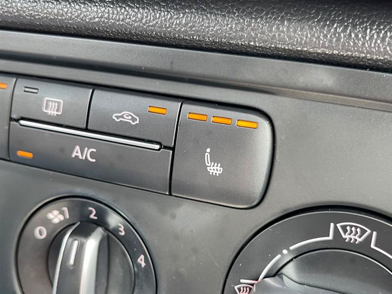 Used 2013 Volkswagen Beetle TDI FWD image 23