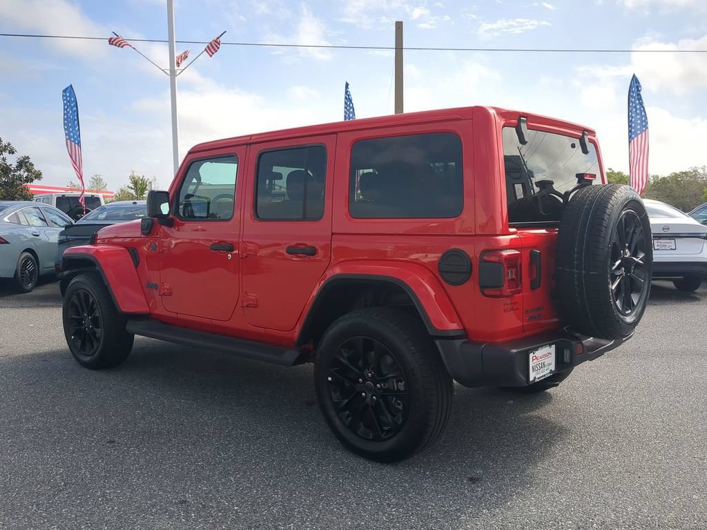 Used 2025 Jeep Wrangler Unlimited Sahara AWD/4WD image 6