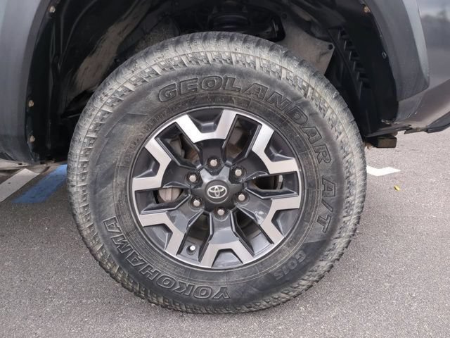 Used 2018 Toyota Tacoma TRD Off-Road AWD/4WD image 12