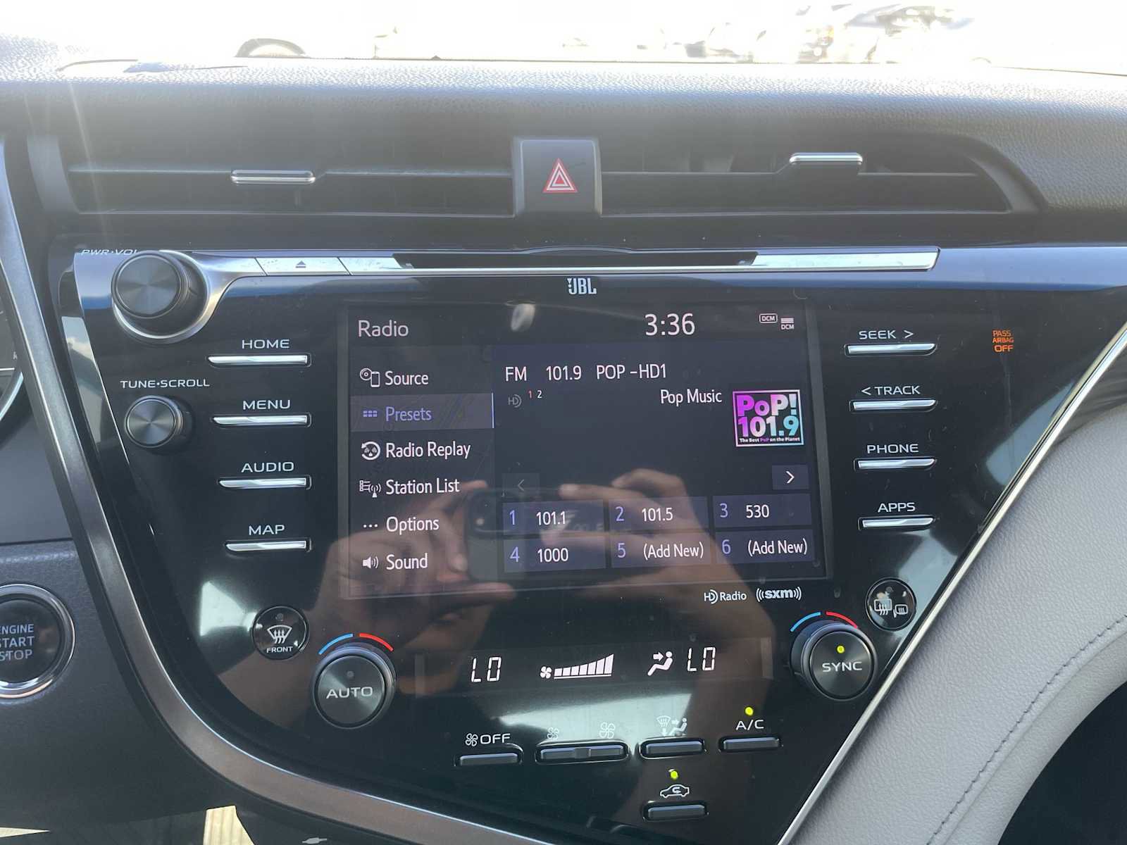 Used 2018 Toyota Camry XLE image 12