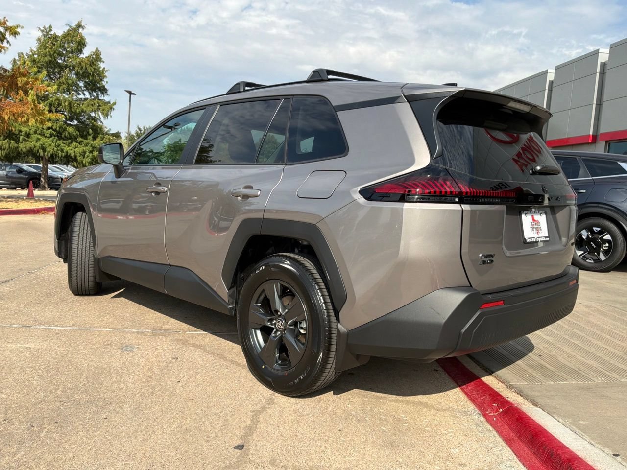 Used 2026 Toyota RAV4 LE AWD/4WD image 7