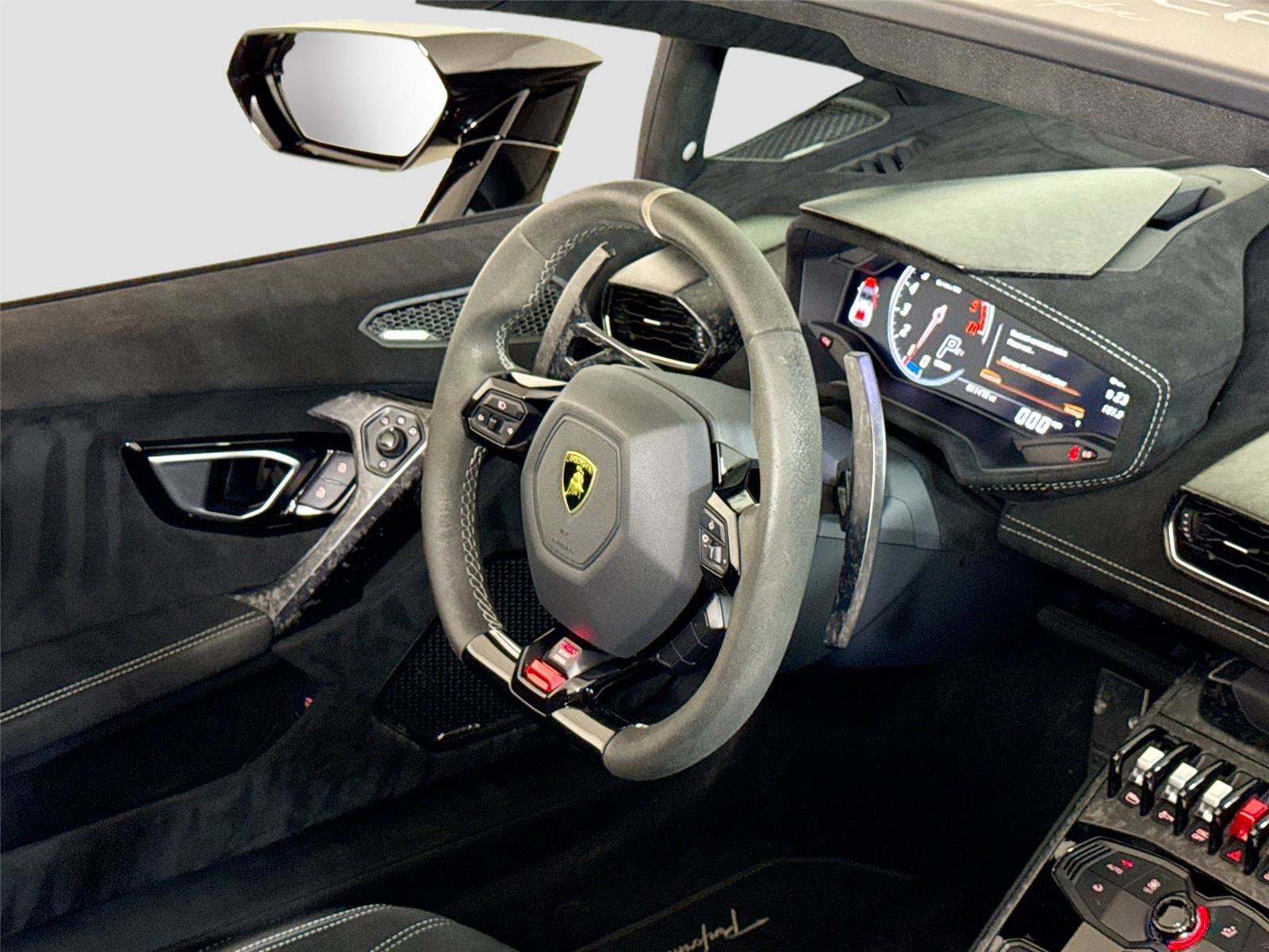 Used 2018 Lamborghini Huracan Performante AWD/4WD image 28