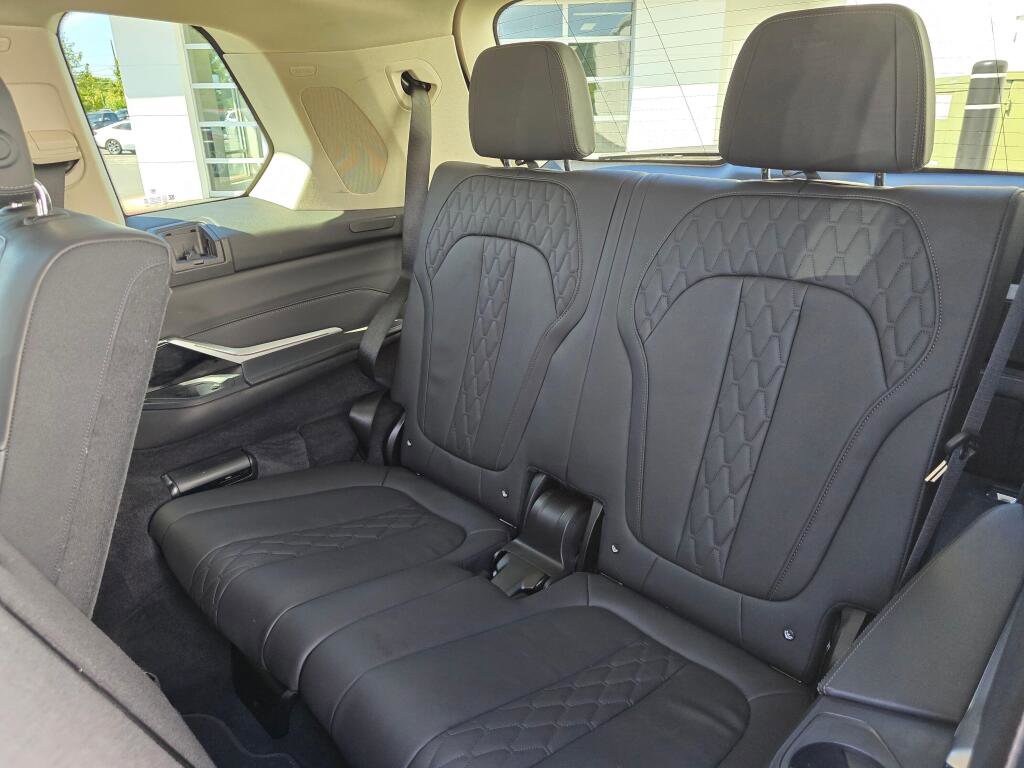 Used 2023 BMW X7 xDrive40i image 41