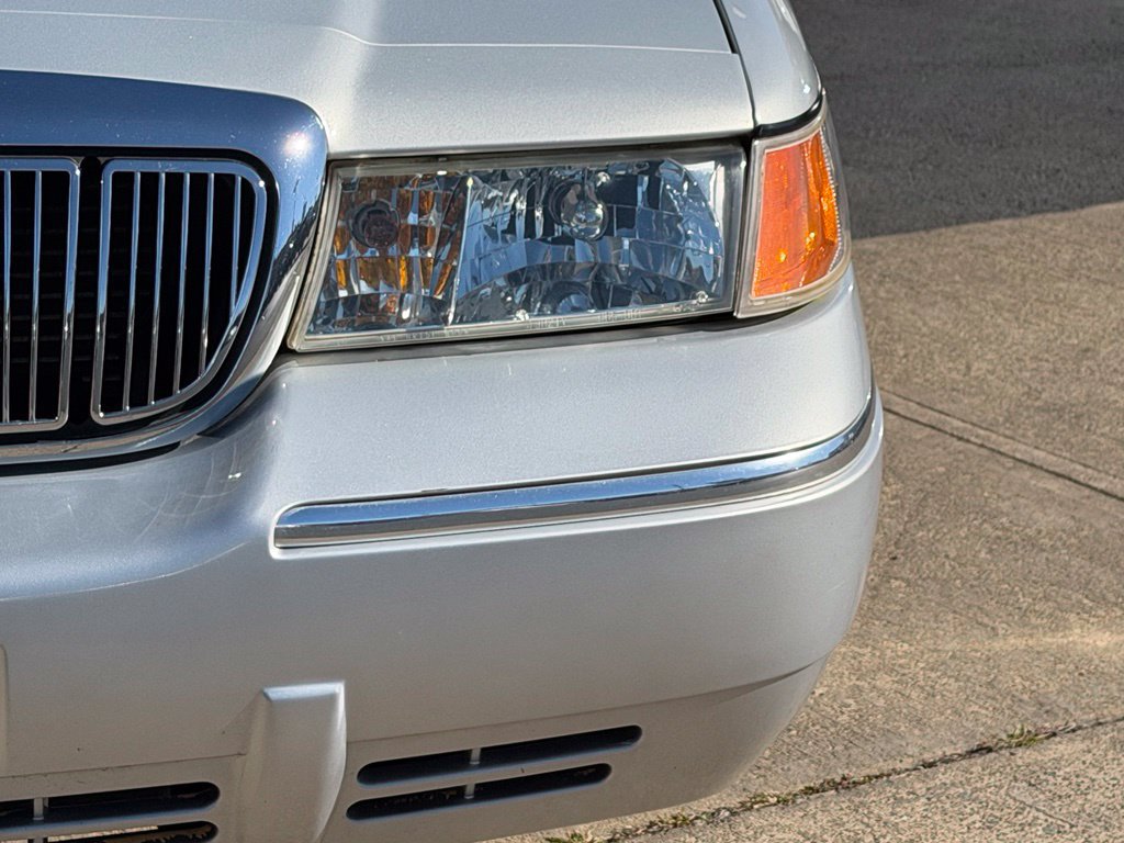 Used 2001 Mercury Grand Marquis GS RWD image 2