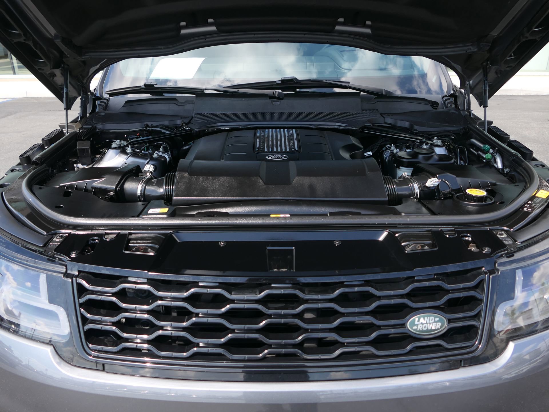 Used 2018 Land Rover Range Rover Sport Supercharged image 34