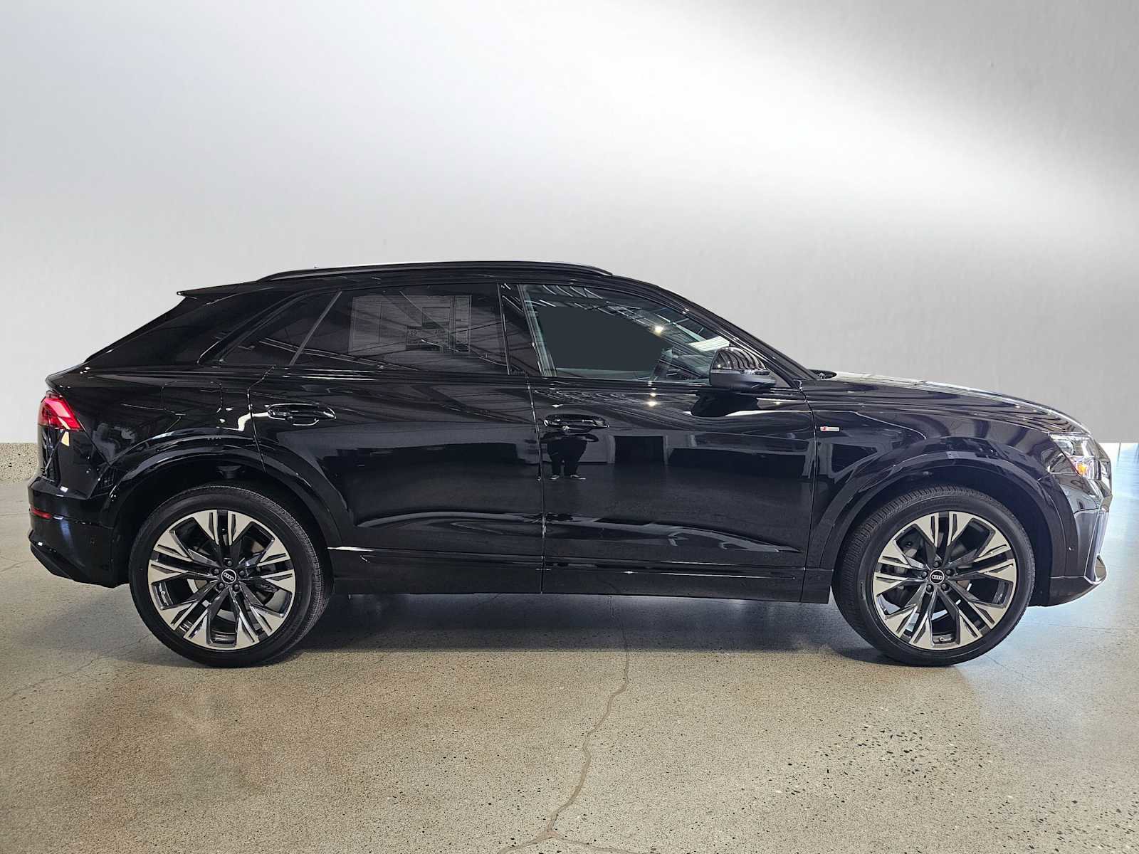 New 2025 Audi Q8 Premium Plus AWD/4WD image 8