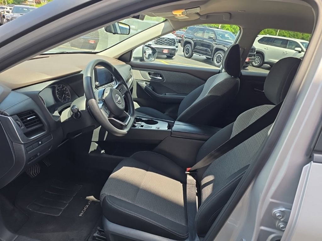 Used 2023 Nissan Rogue SV FWD image 14