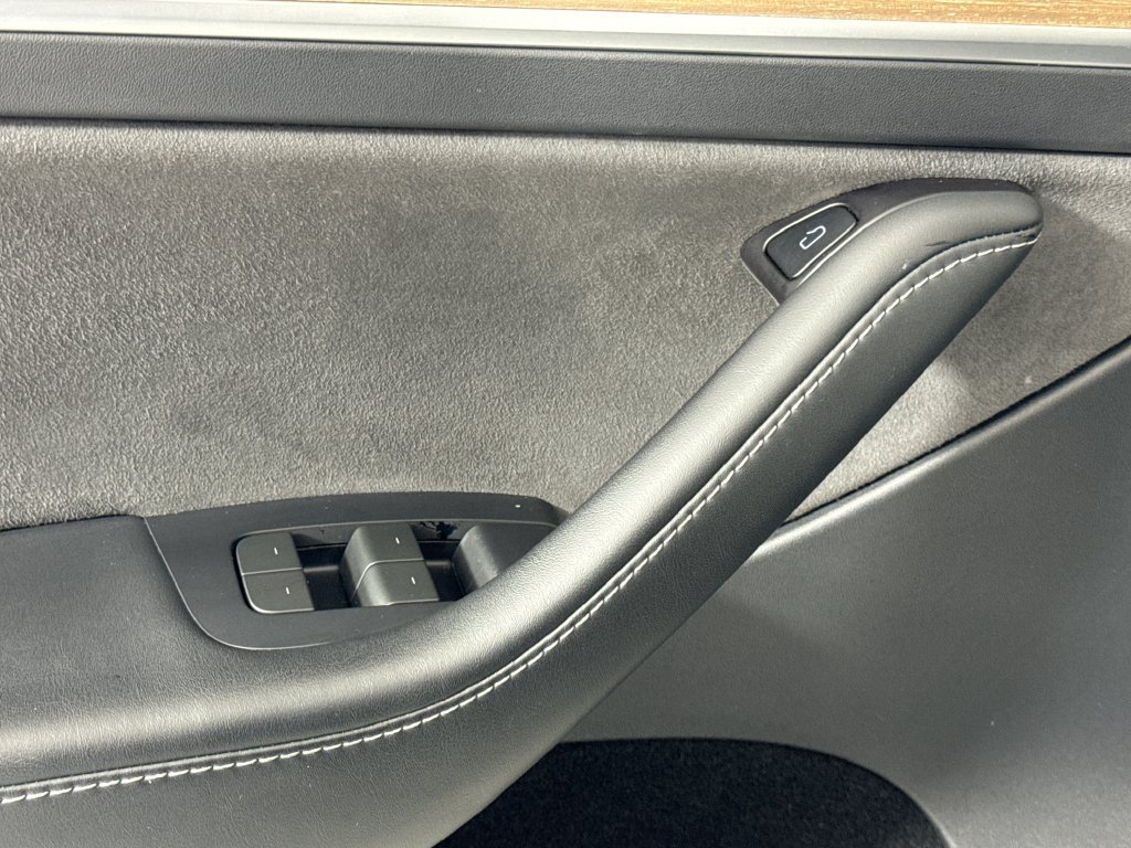 Used 2024 Tesla Model Y Long Range AWD/4WD image 14