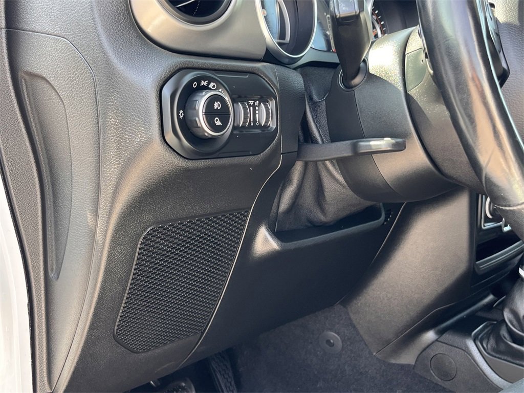 Used 2021 Jeep Gladiator Willys image 16