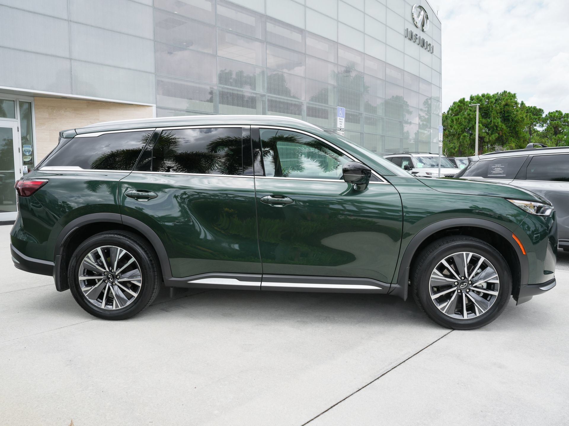Certified 2026 INFINITI QX60 Luxe w/ Cargo Package FWD image 25