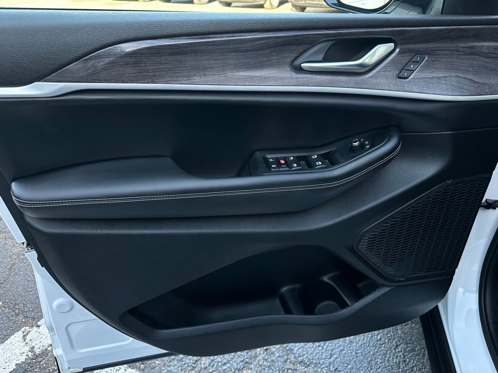 Used 2023 Jeep Grand Cherokee Limited image 12