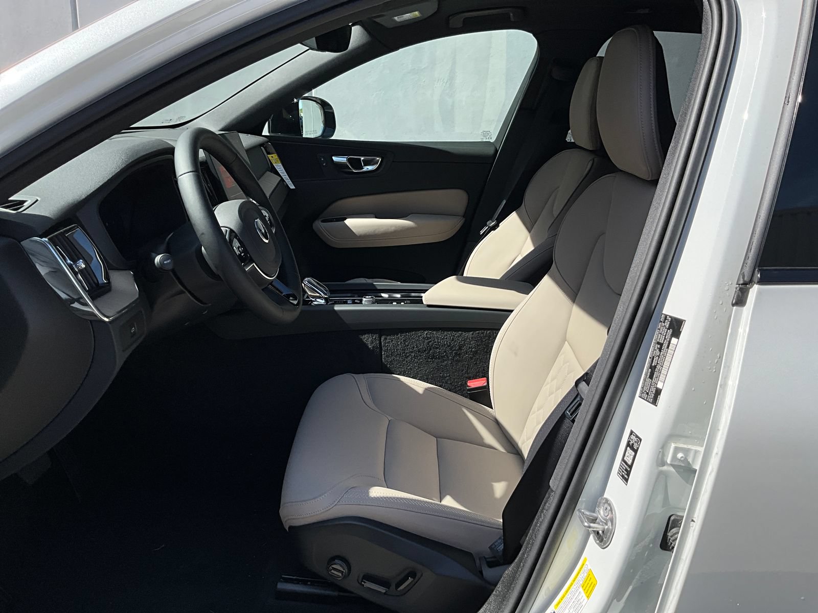 New 2026 Volvo XC60 B5 Plus w/ Climate Package AWD/4WD image 9