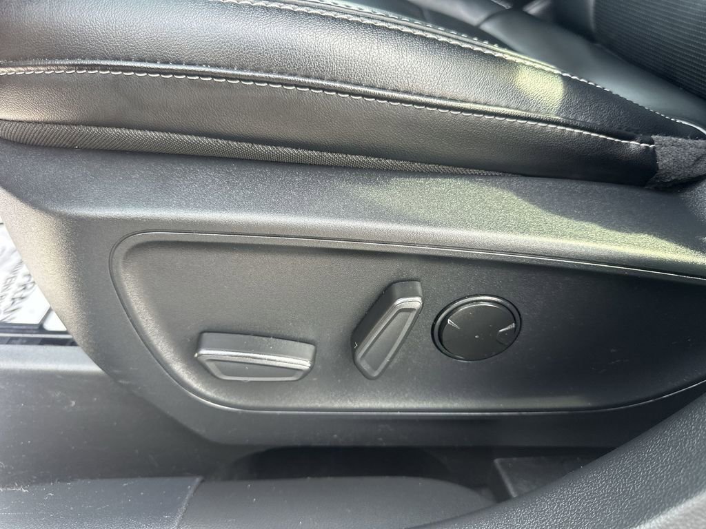 Used 2025 Ford Escape Platinum AWD/4WD image 20