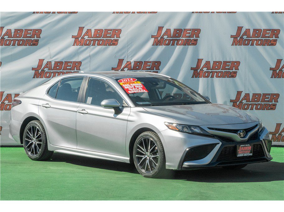Used 2024 Toyota Camry SE FWD image 1