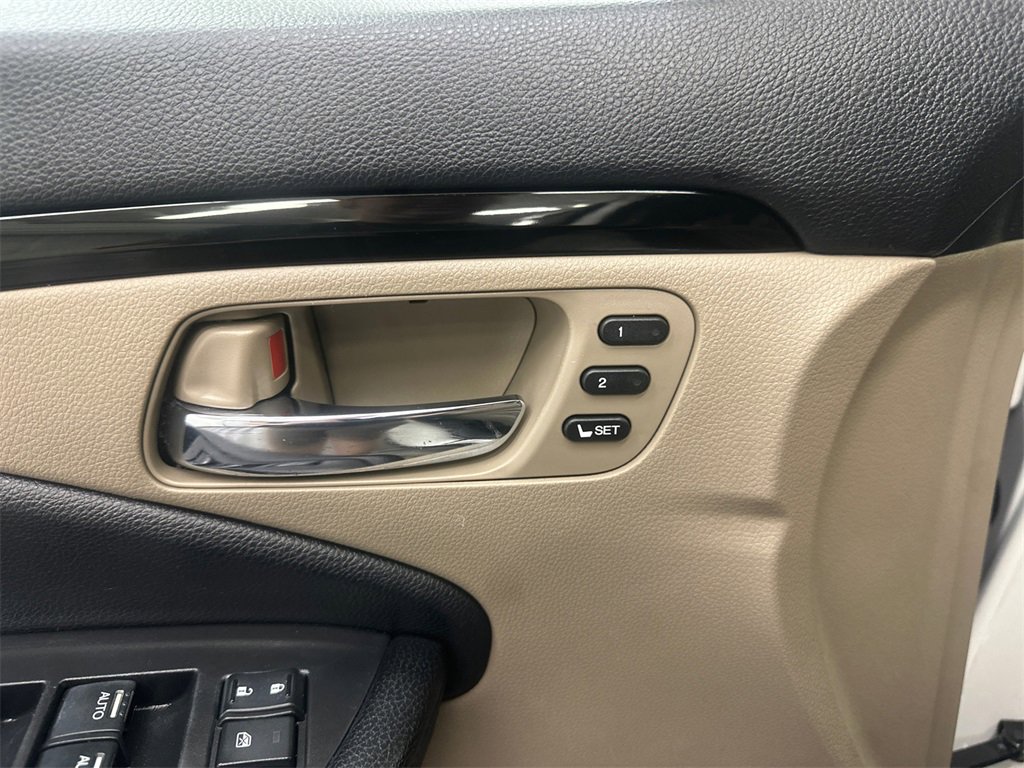 Used 2018 Honda Pilot Touring image 12