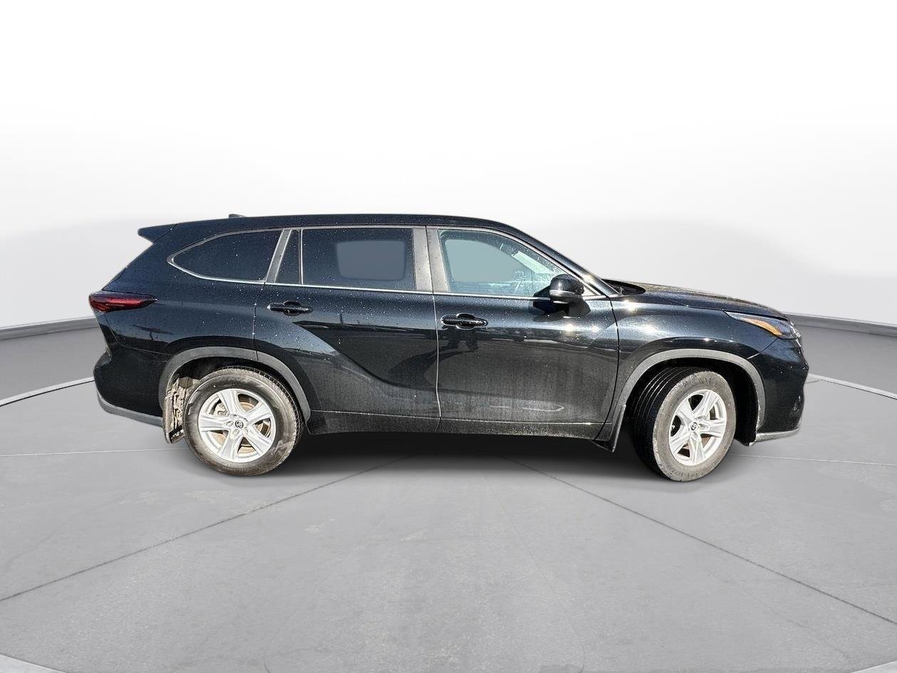 Certified 2024 Toyota Highlander LE image 4