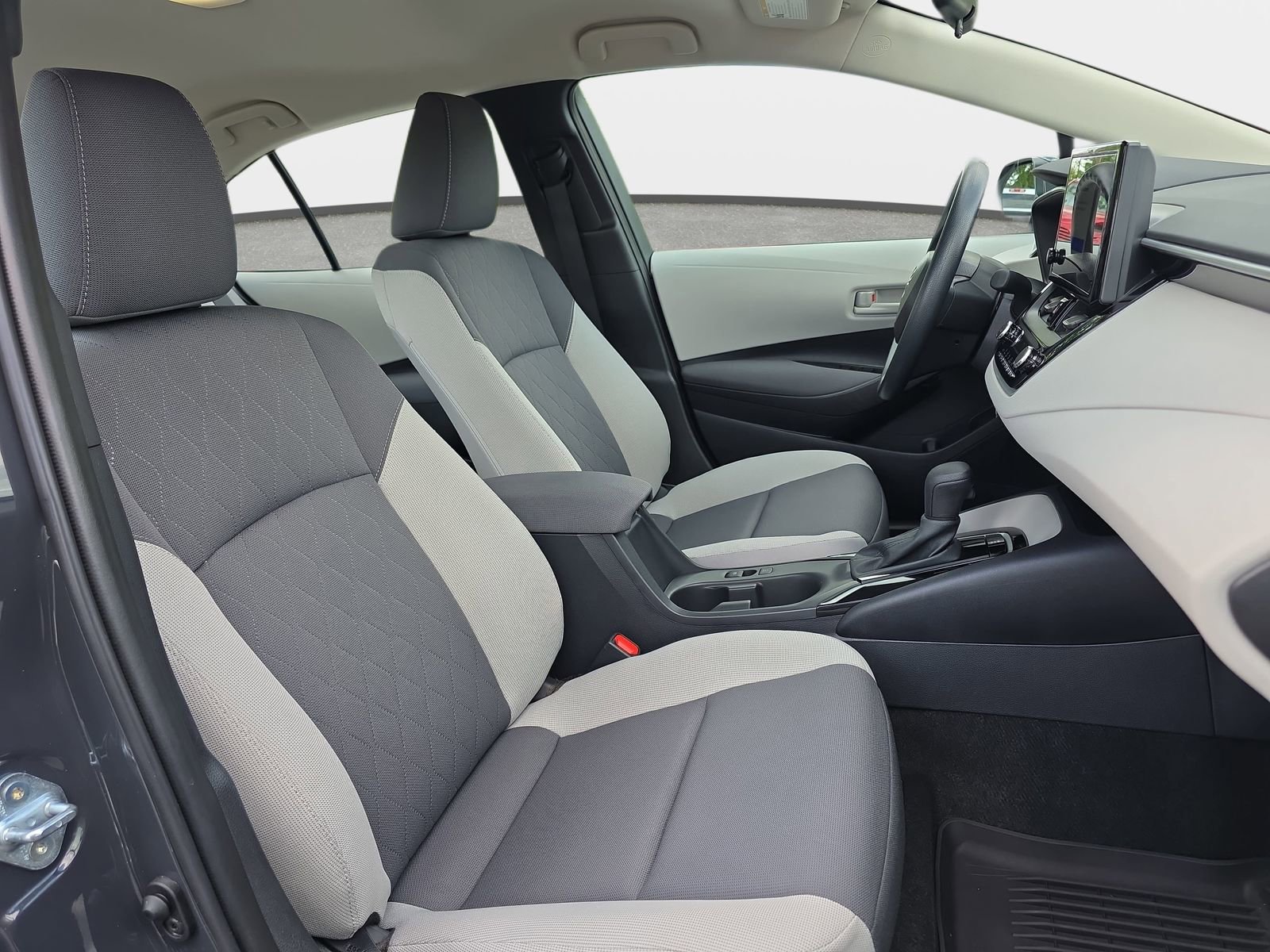 Used 2024 Toyota Corolla LE FWD image 10