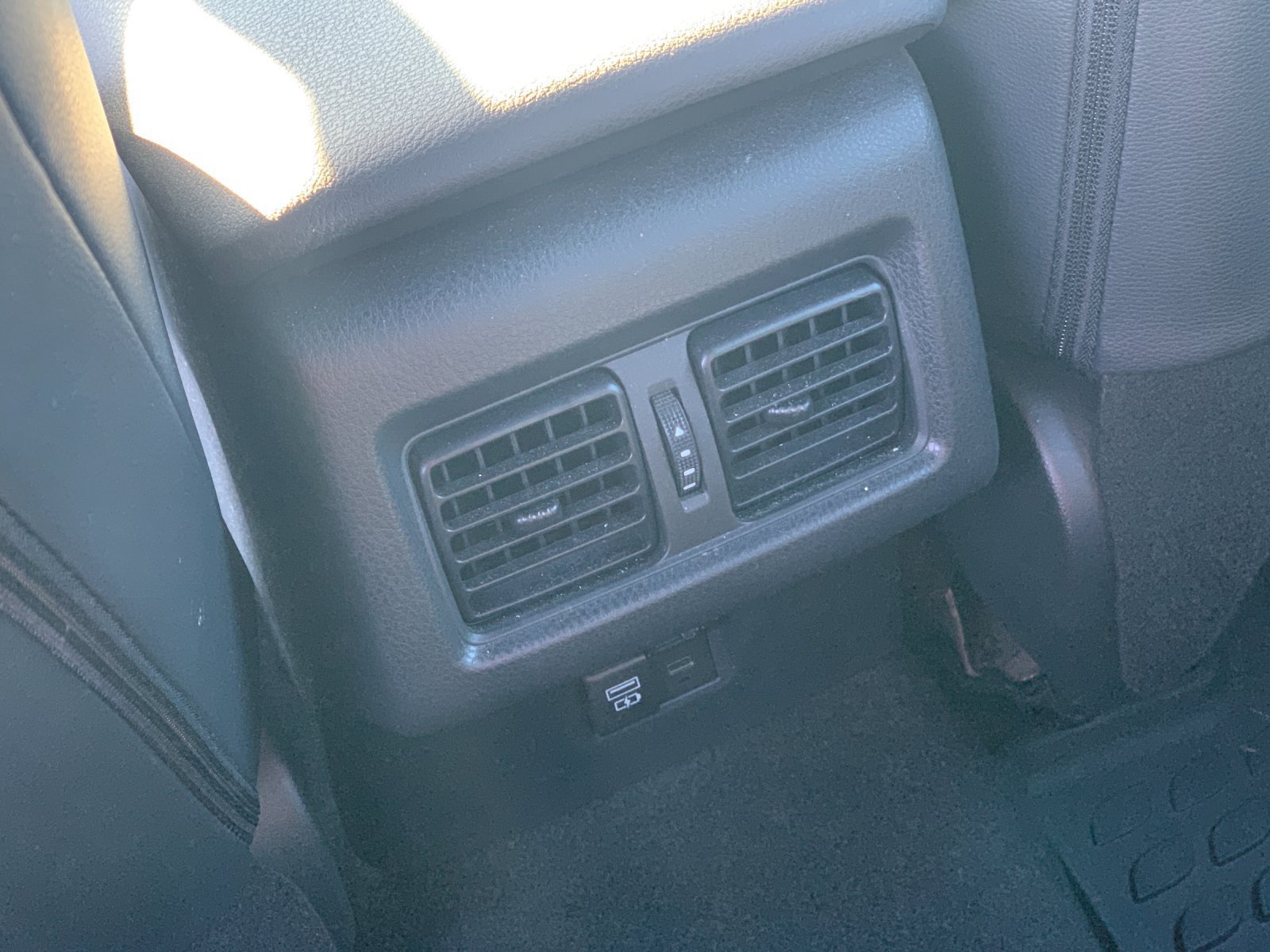 Used 2025 Toyota Camry SE w/ Convenience Package FWD image 16
