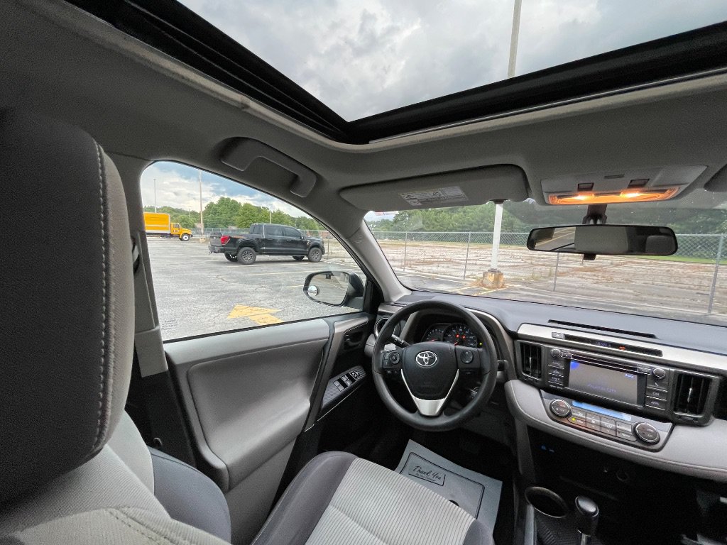 Used 2013 Toyota RAV4 XLE FWD image 28