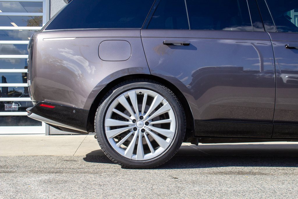 Used 2023 Land Rover Range Rover First Edition image 6