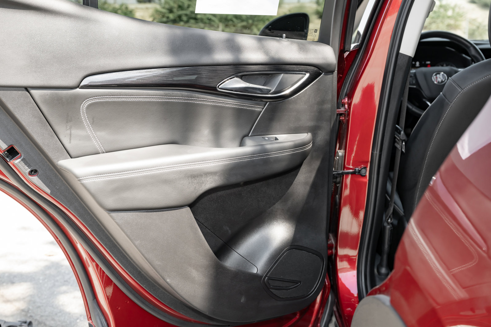 Used 2023 Buick Envision Essence image 36