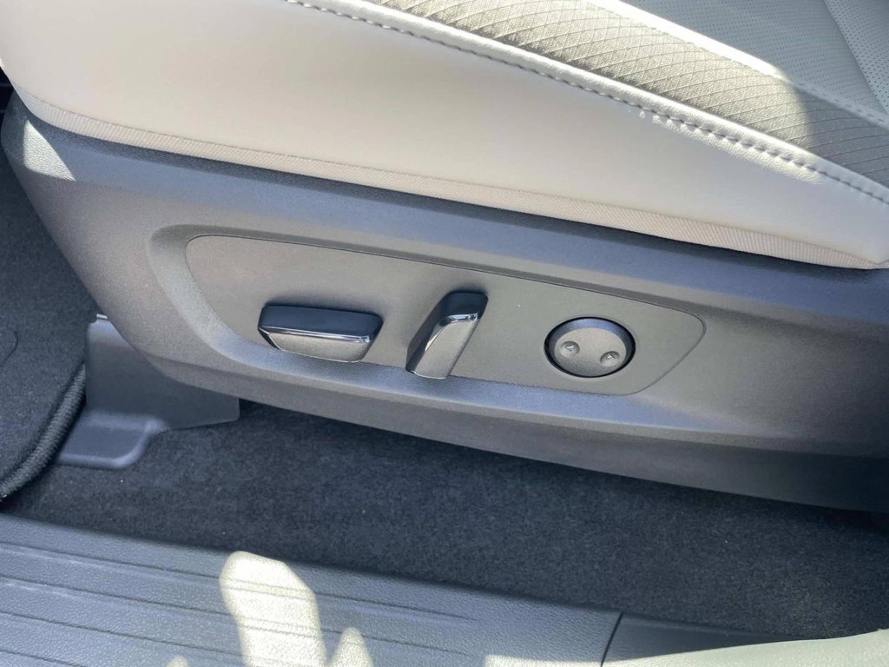 New 2026 Nissan Pathfinder SL FWD image 24