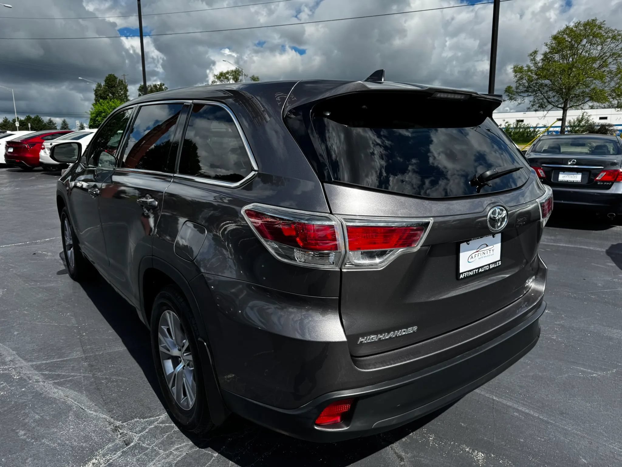 Used 2015 Toyota Highlander Plus AWD/4WD image 3