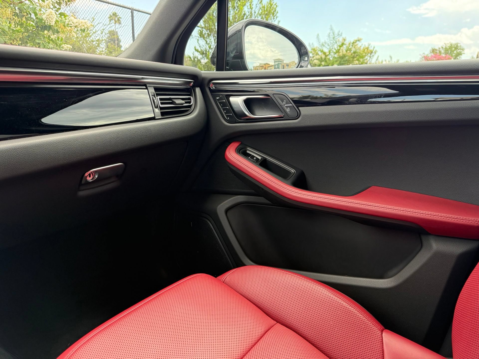 New 2025 Porsche Macan AWD/4WD image 25
