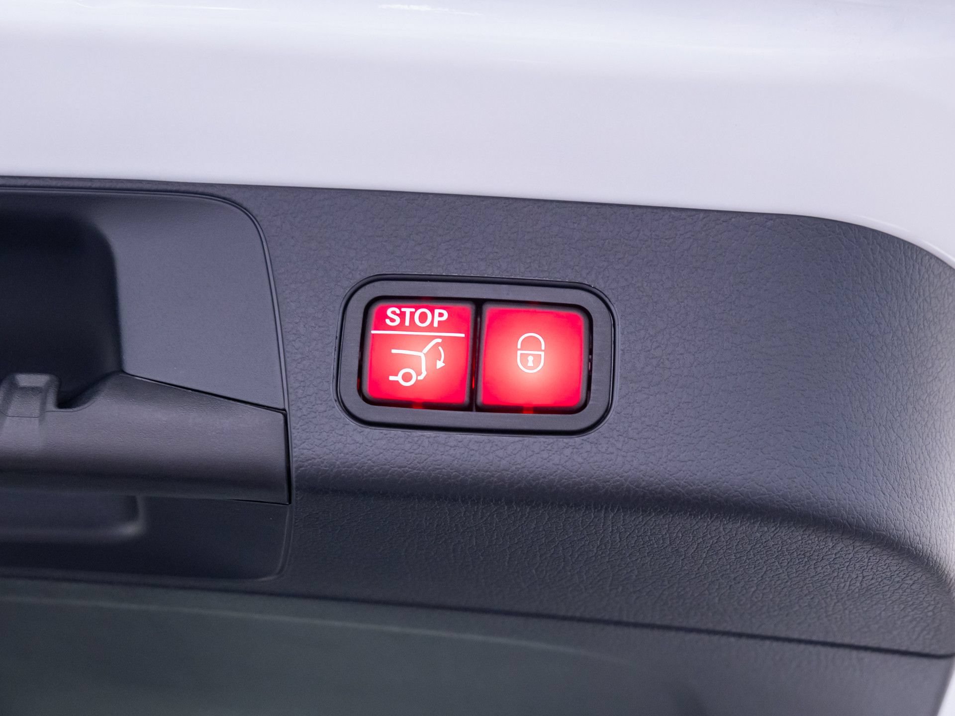 New 2026 Mercedes-Benz GLB 250 4MATIC image 30