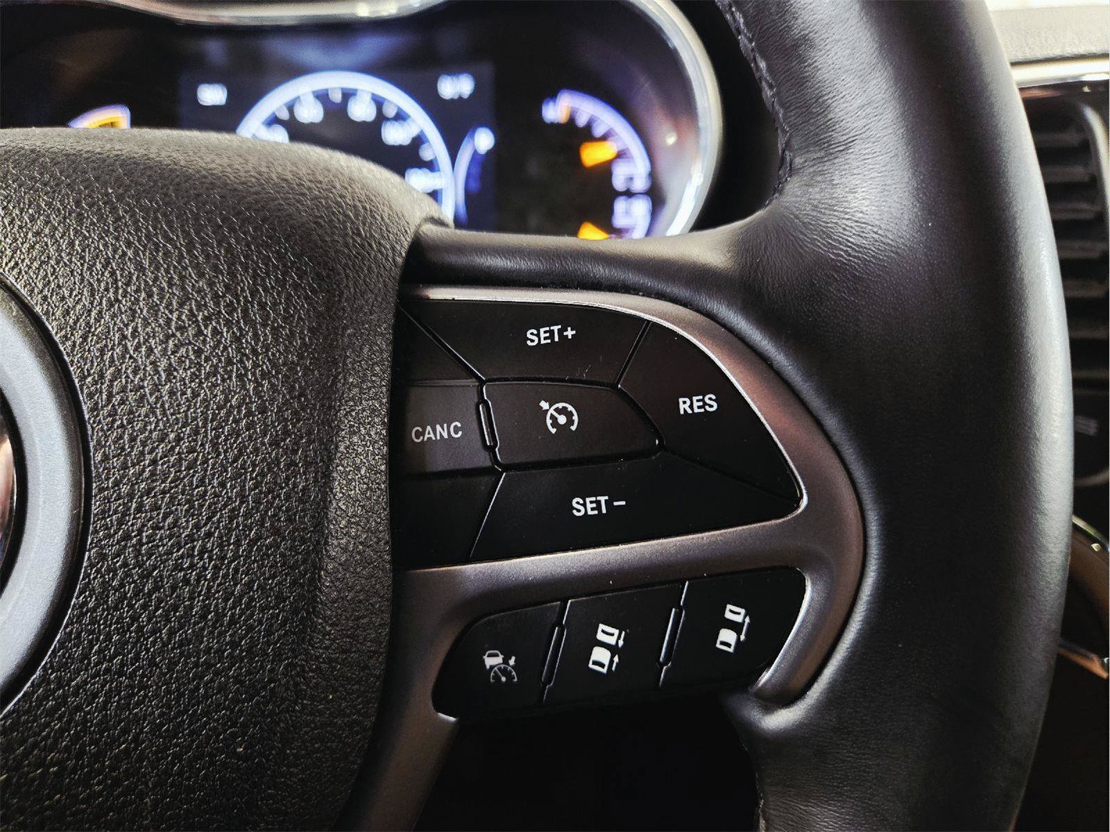 Used 2018 Jeep Grand Cherokee Limited AWD/4WD image 19