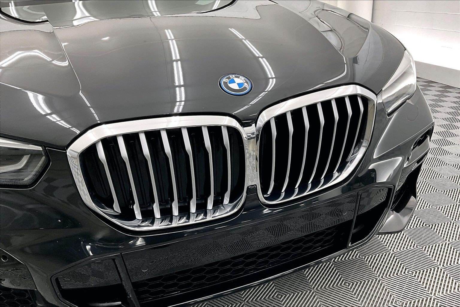 Used 2022 BMW X5 xDrive45e w/ M Sport Package AWD/4WD image 31