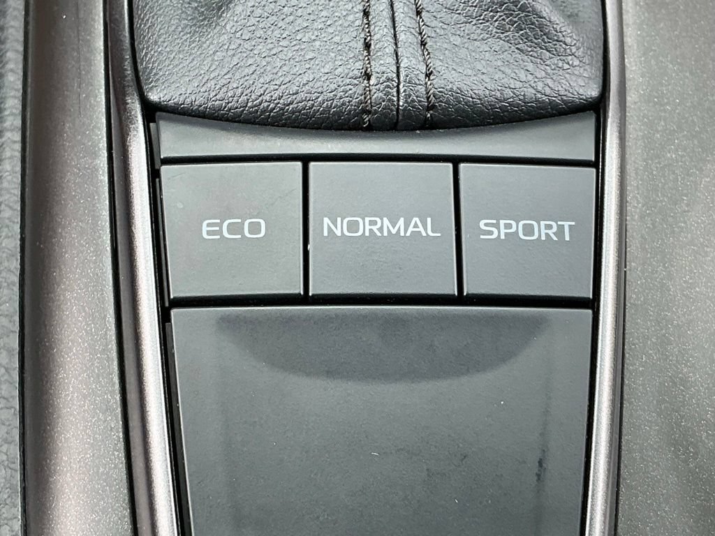 Used 2022 Toyota Camry SE FWD image 23