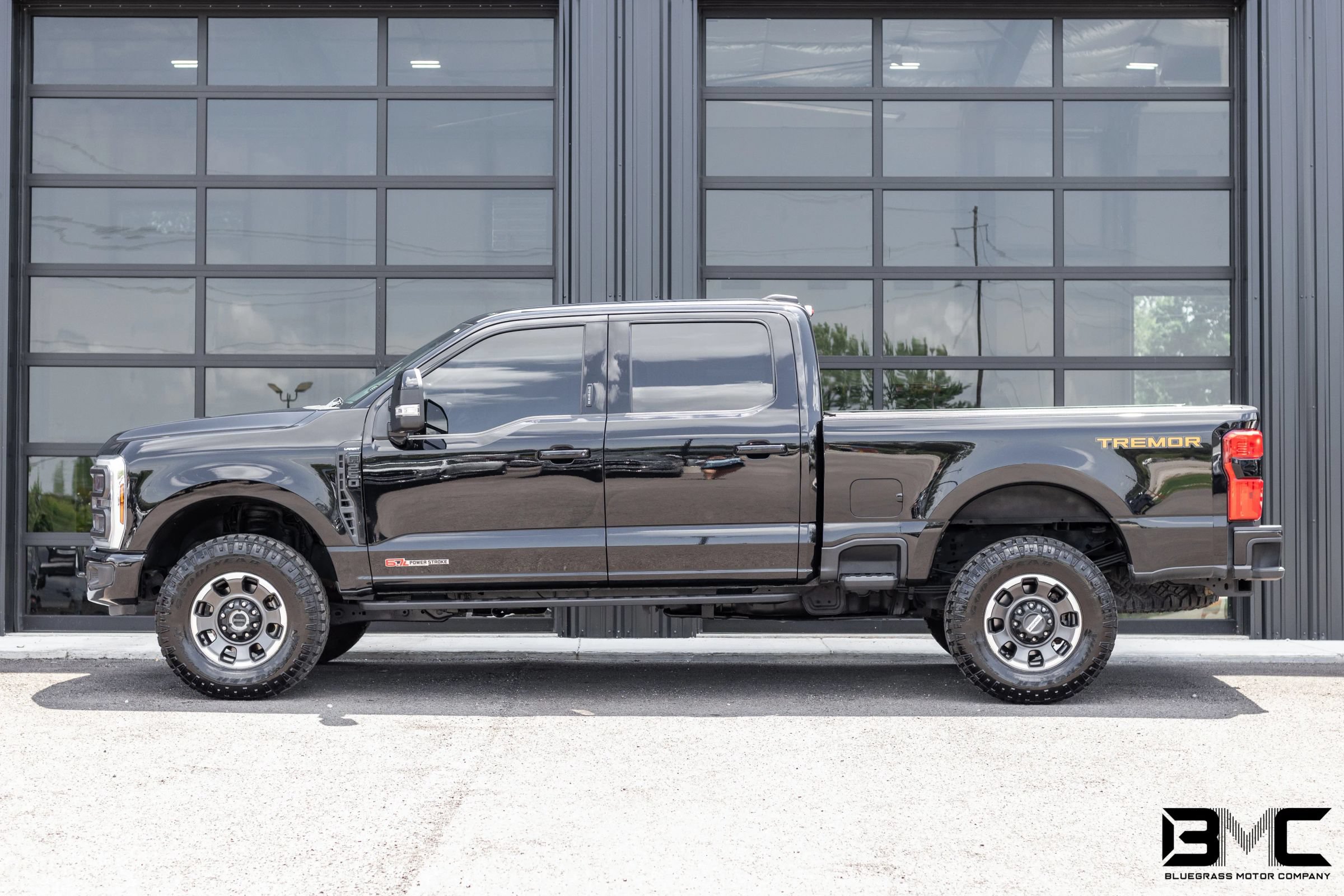 Used 2024 Ford F250 Lariat w/ Tremor Off-Road Package AWD/4WD image 4