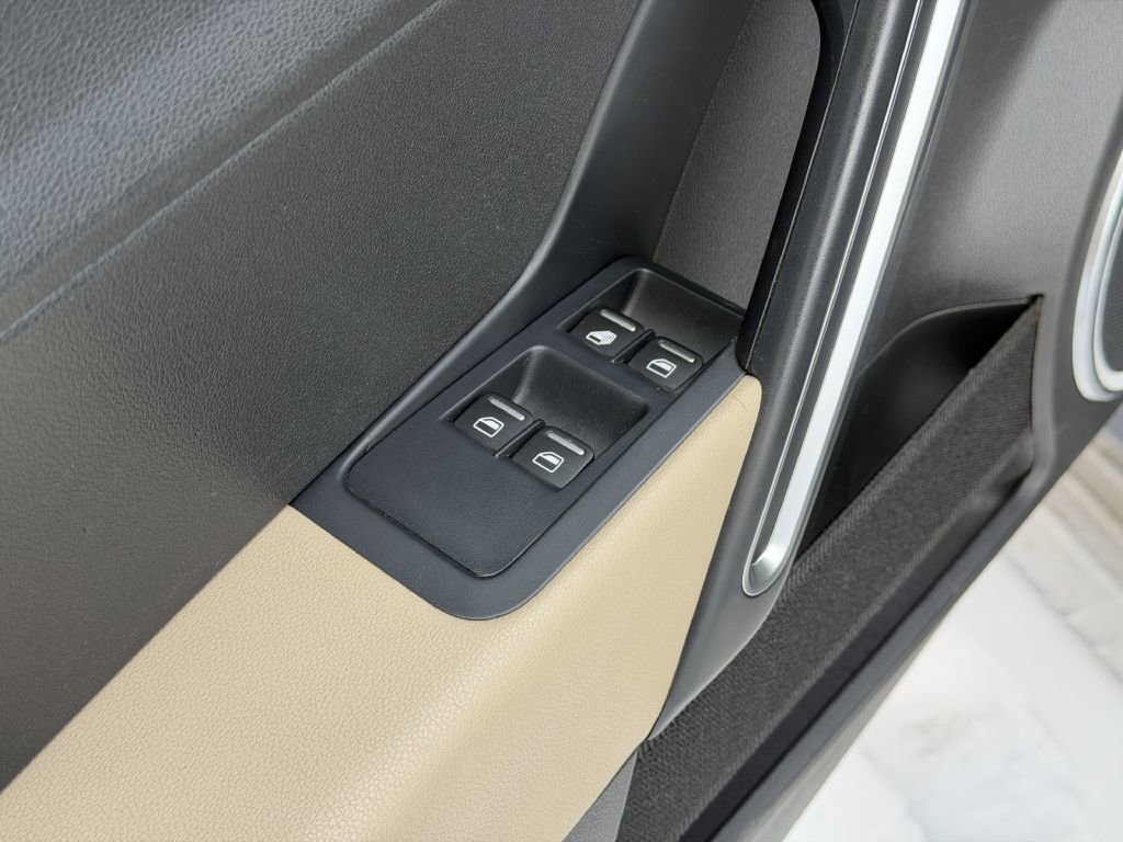 Used 2013 Volkswagen Beetle 2.5 50's Edition image 22