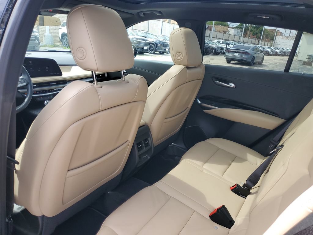 Certified 2024 Cadillac XT4 Luxury w/ Cold Weather Package AWD/4WD image 11