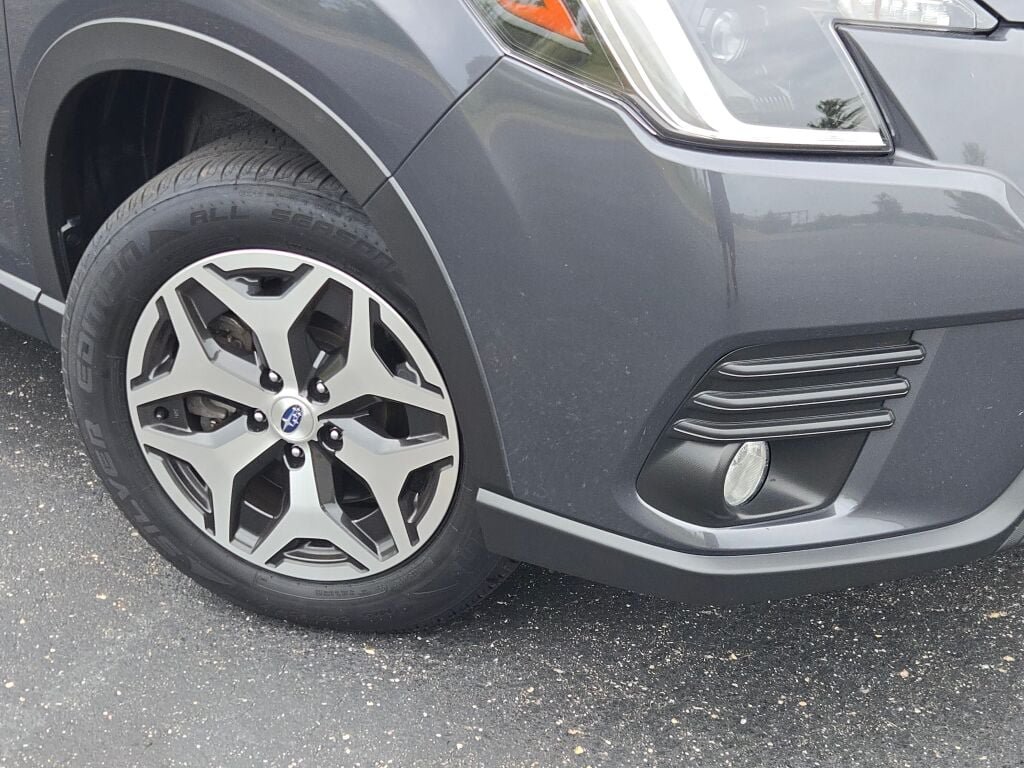 Certified 2023 Subaru Forester Premium AWD/4WD image 3
