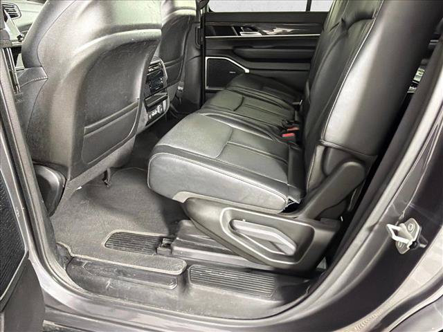 Used 2022 Jeep Wagoneer Series II AWD/4WD image 22