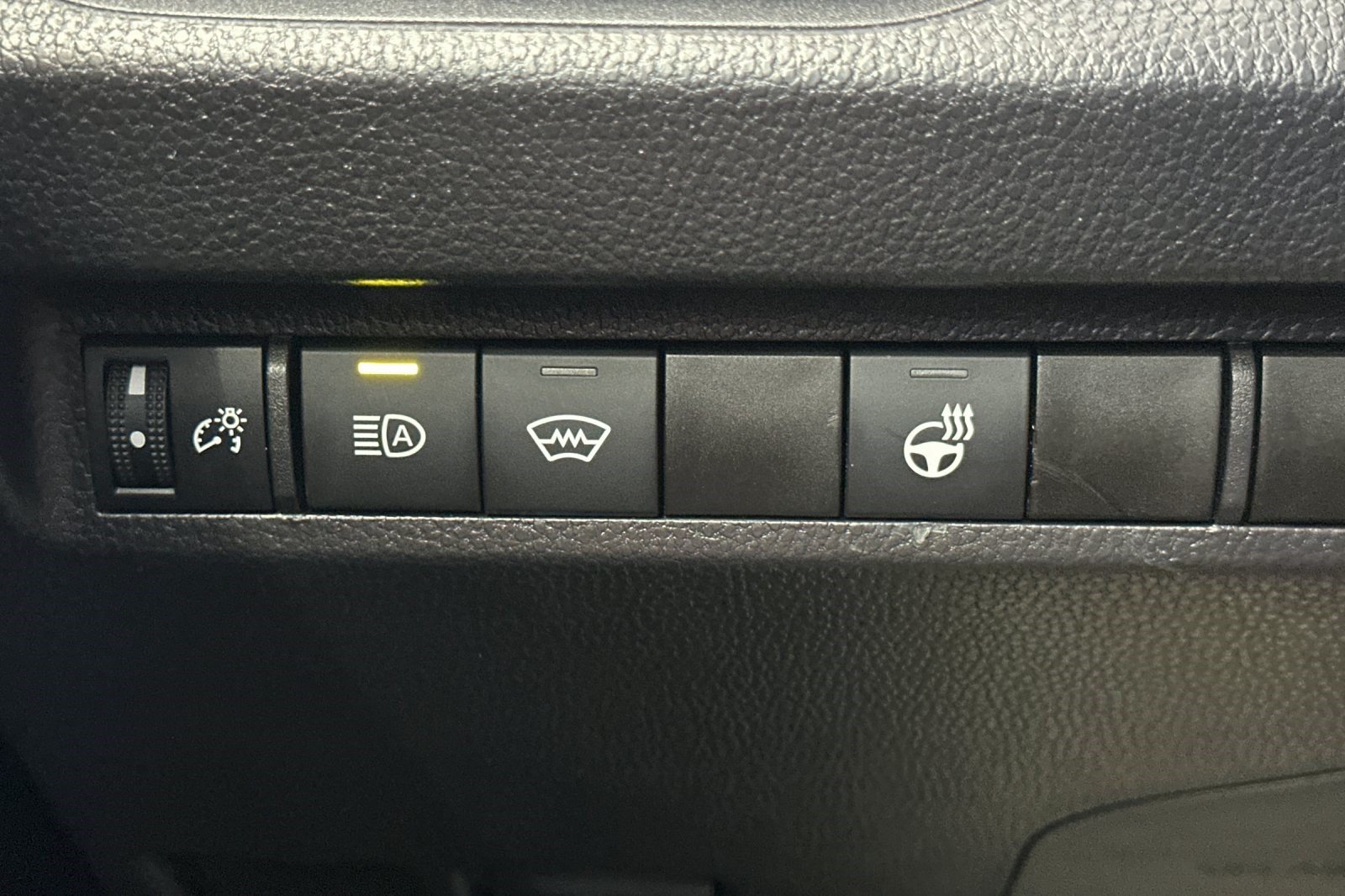 Used 2025 Toyota RAV4 XLE w/ Weather Package FWD image 40