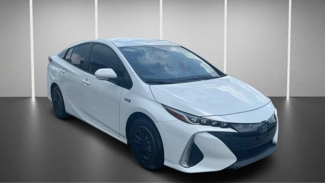Used 2021 Toyota Prius Prime LE FWD video 2